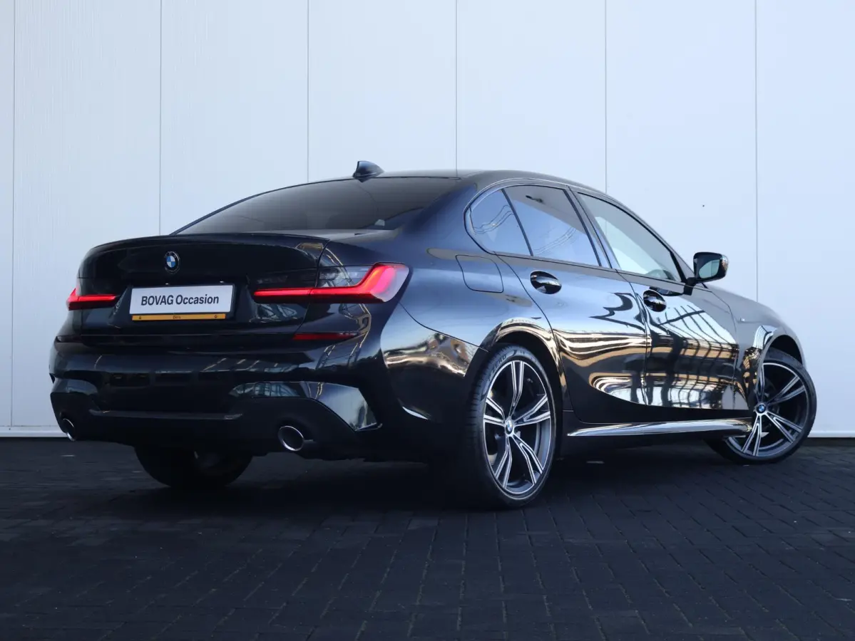 318i Executive Edition M Sport/ Live Cockpit Professional/ HiFi/ Cruise Control/ Sportstoelen/ 19 inch LM/ Getint Glas /