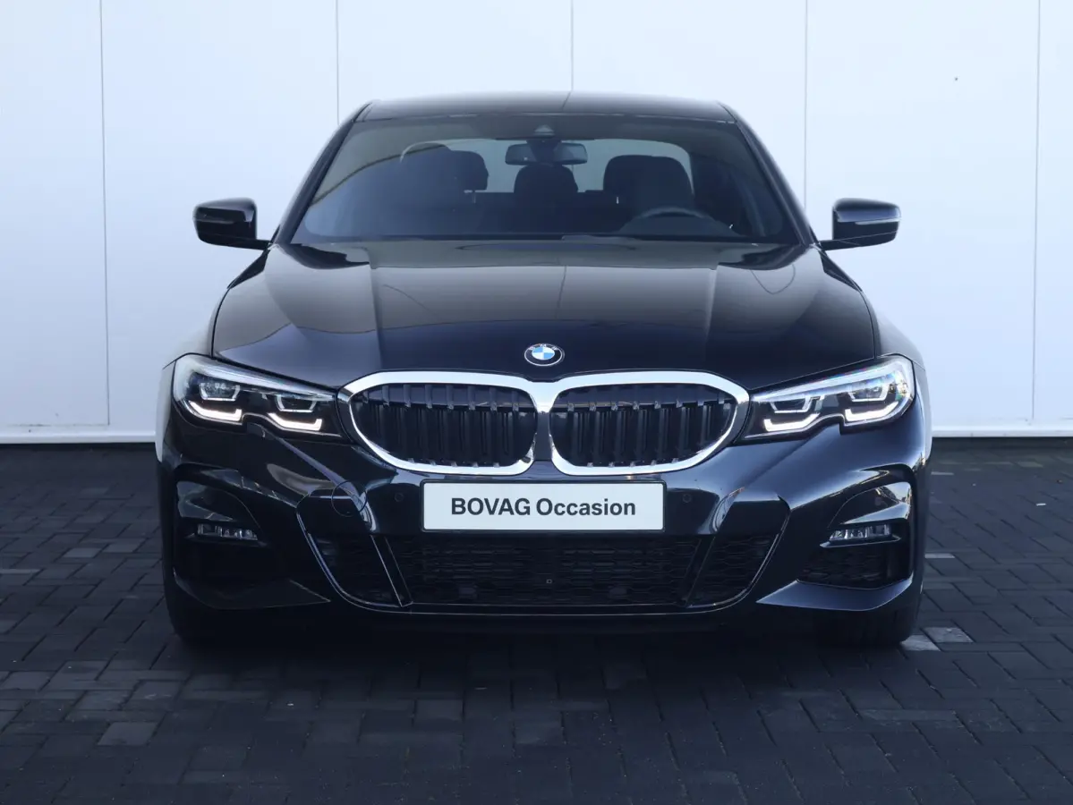 318i Executive Edition M Sport/ Live Cockpit Professional/ HiFi/ Cruise Control/ Sportstoelen/ 19 inch LM/ Getint Glas /