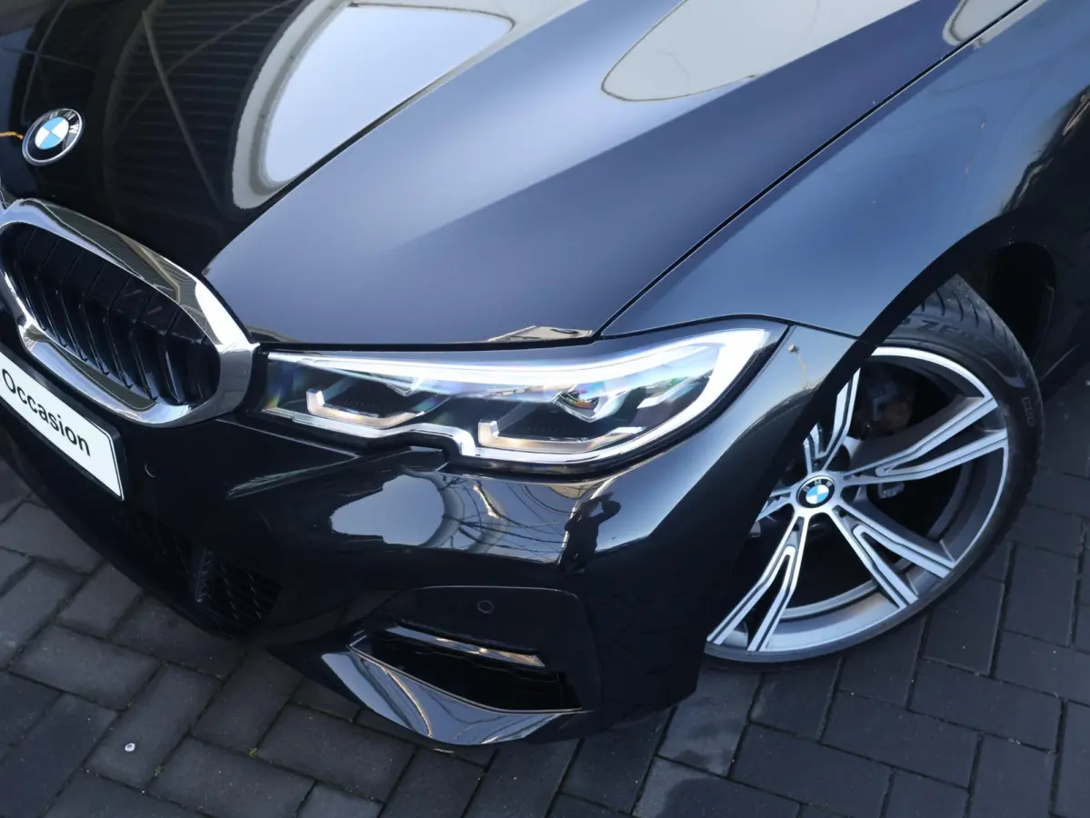 318i Executive Edition M Sport/ Live Cockpit Professional/ HiFi/ Cruise Control/ Sportstoelen/ 19 inch LM/ Getint Glas /