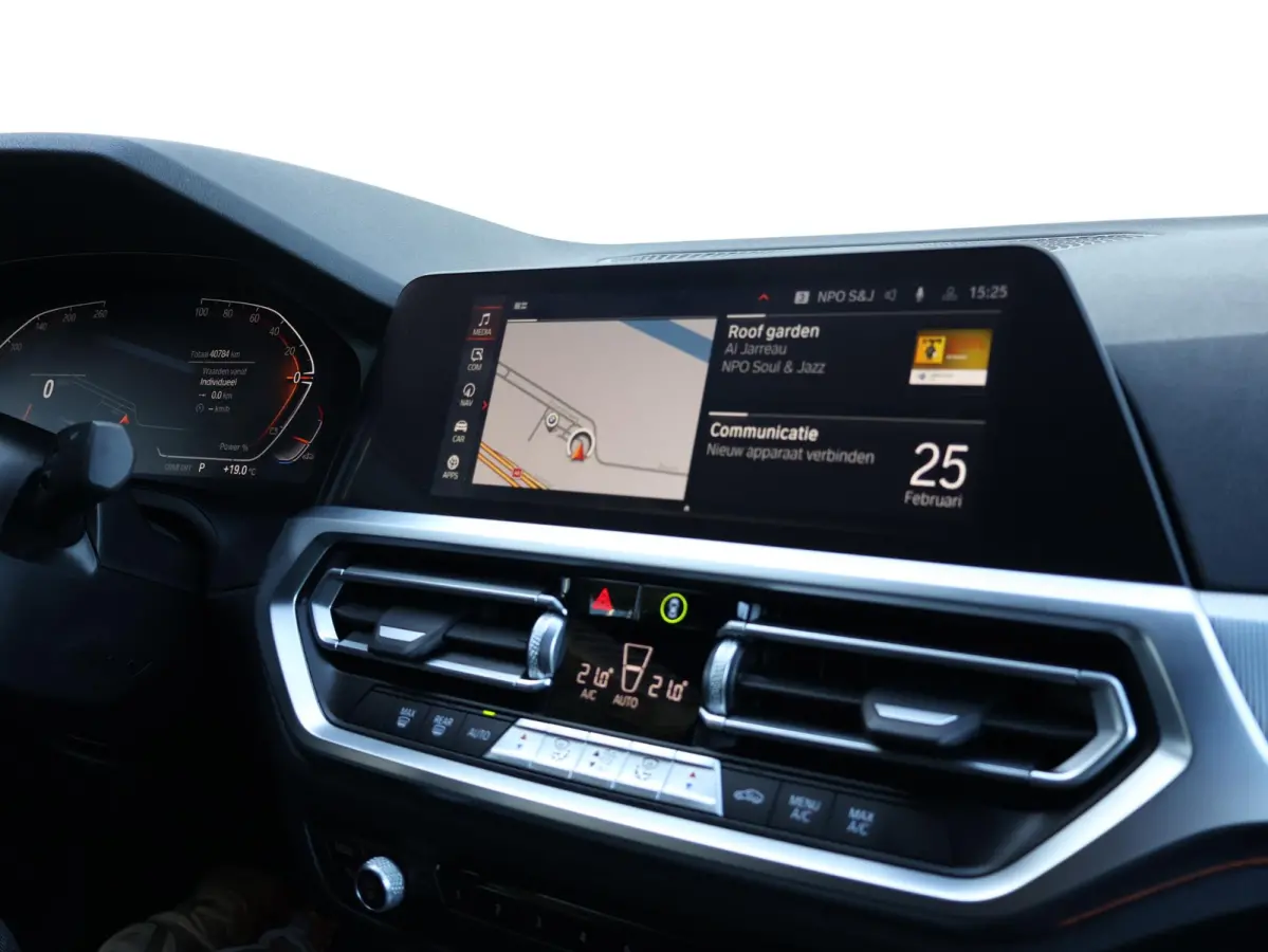 318i Executive Edition M Sport/ Live Cockpit Professional/ HiFi/ Cruise Control/ Sportstoelen/ 19 inch LM/ Getint Glas /