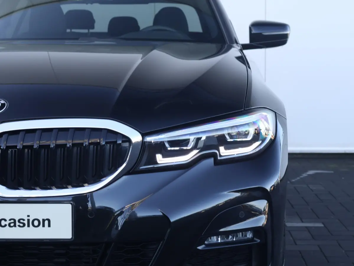 318i Executive Edition M Sport/ Live Cockpit Professional/ HiFi/ Cruise Control/ Sportstoelen/ 19 inch LM/ Getint Glas /