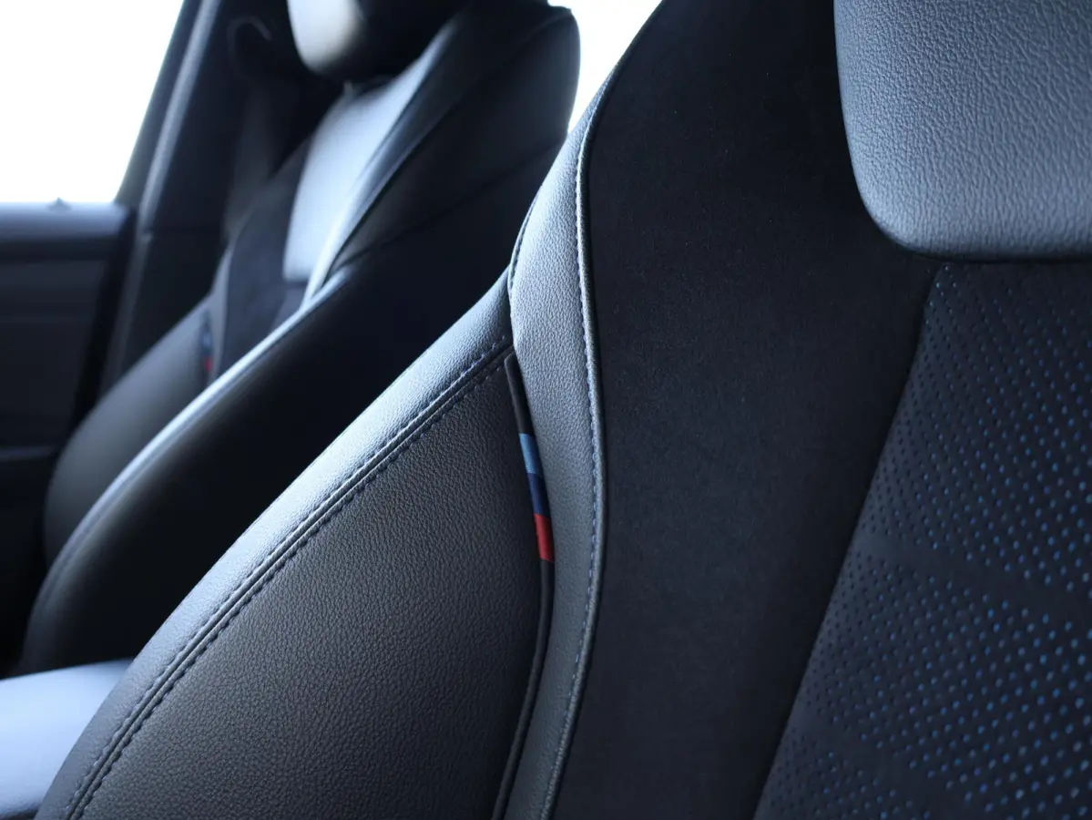 318i Executive Edition M Sport/ Live Cockpit Professional/ HiFi/ Cruise Control/ Sportstoelen/ 19 inch LM/ Getint Glas /