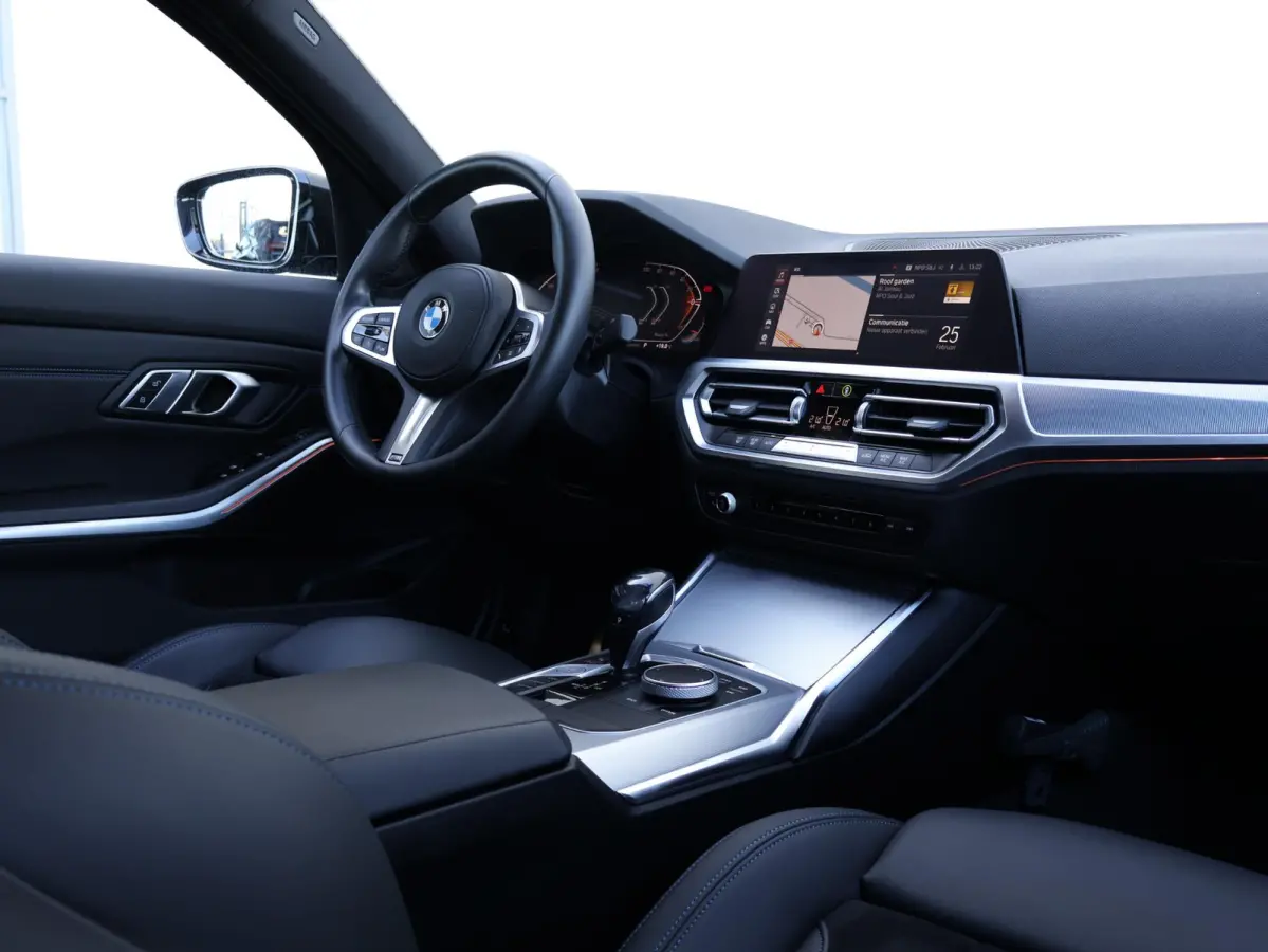 318i Executive Edition M Sport/ Live Cockpit Professional/ HiFi/ Cruise Control/ Sportstoelen/ 19 inch LM/ Getint Glas /
