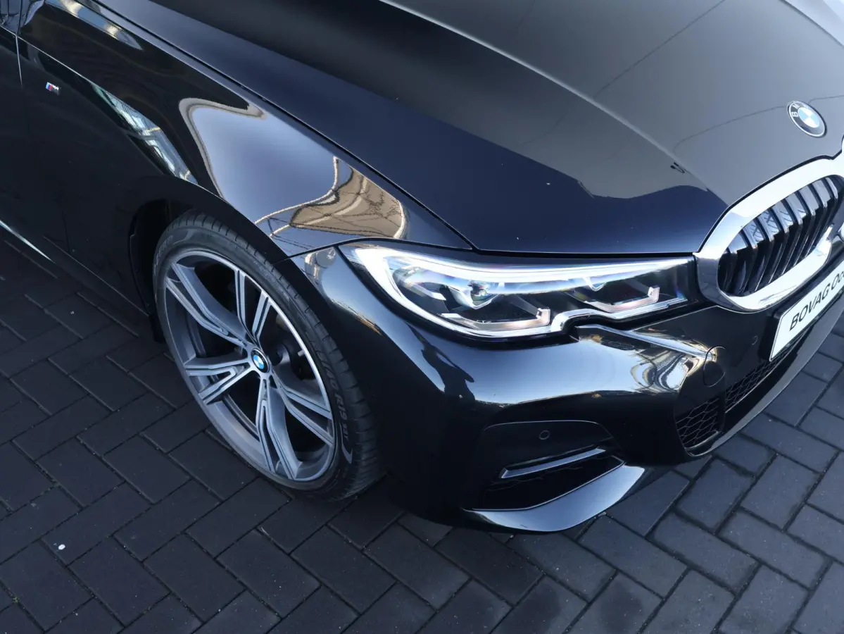 318i Executive Edition M Sport/ Live Cockpit Professional/ HiFi/ Cruise Control/ Sportstoelen/ 19 inch LM/ Getint Glas /