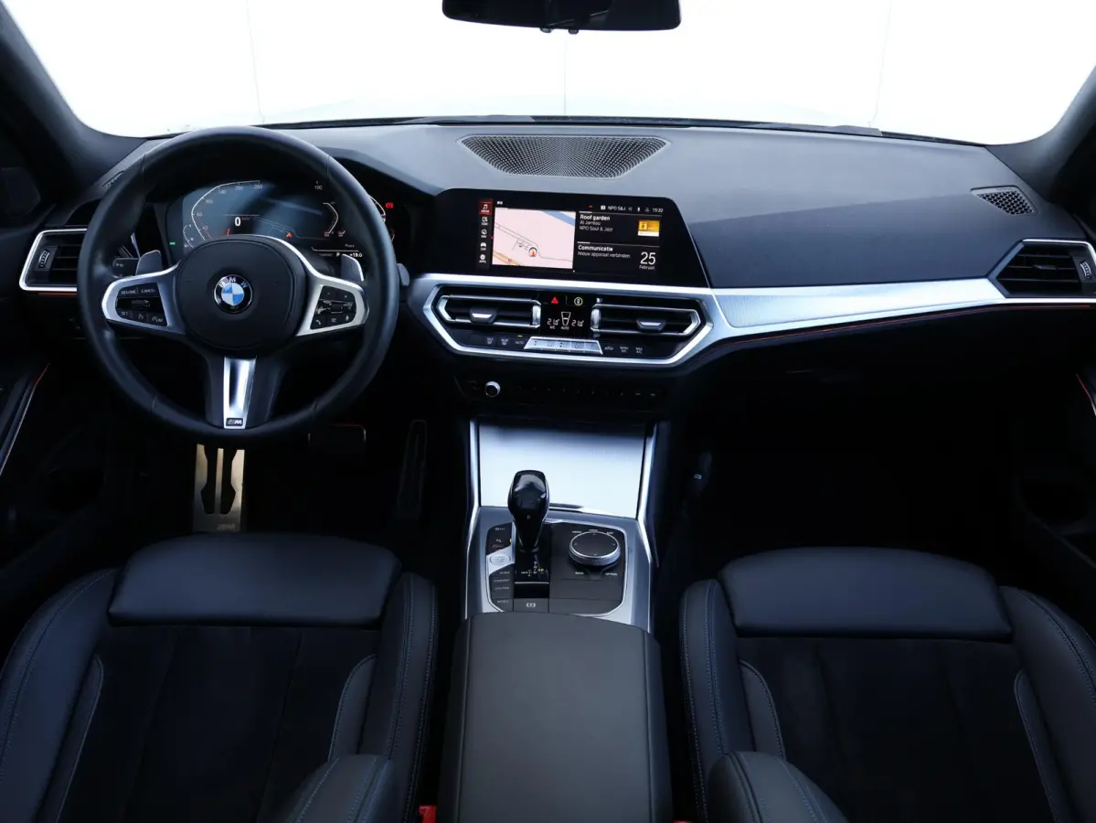 318i Executive Edition M Sport/ Live Cockpit Professional/ HiFi/ Cruise Control/ Sportstoelen/ 19 inch LM/ Getint Glas /