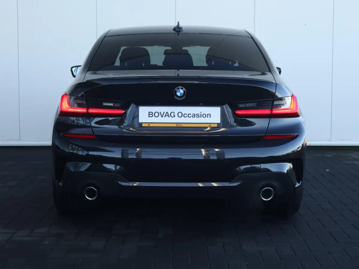 318i Executive Edition M Sport/ Live Cockpit Professional/ HiFi/ Cruise Control/ Sportstoelen/ 19 inch LM/ Getint Glas /