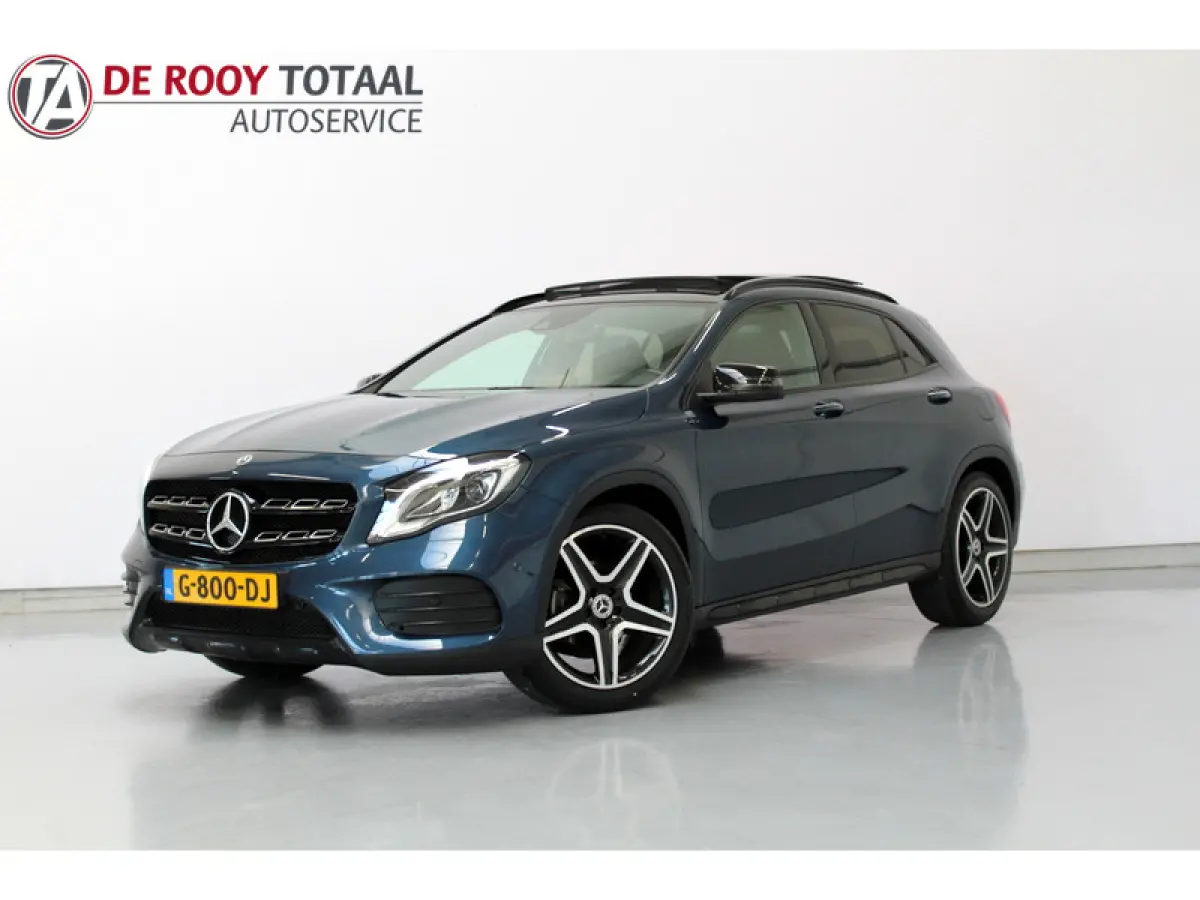 180 Business Solution AMG Night Upgrade 123PK, RIJKLAAR!! AUTOMAAT | PANORAMADAK | LEER/ALCANTARA | CAMERA