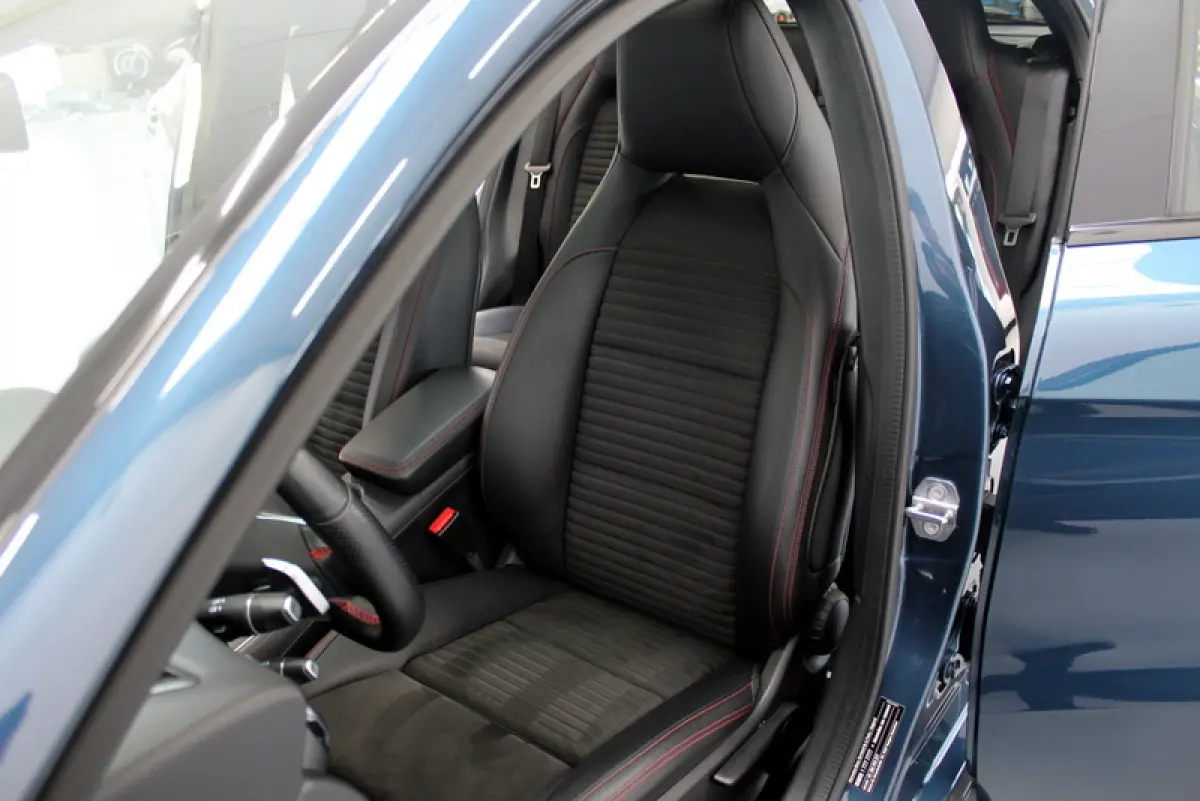 180 Business Solution AMG Night Upgrade 123PK, RIJKLAAR!! AUTOMAAT | PANORAMADAK | LEER/ALCANTARA | CAMERA