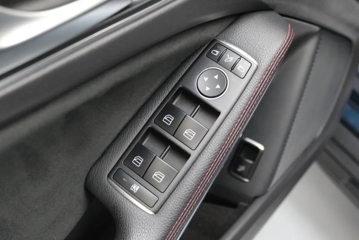 180 Business Solution AMG Night Upgrade 123PK, RIJKLAAR!! AUTOMAAT | PANORAMADAK | LEER/ALCANTARA | CAMERA