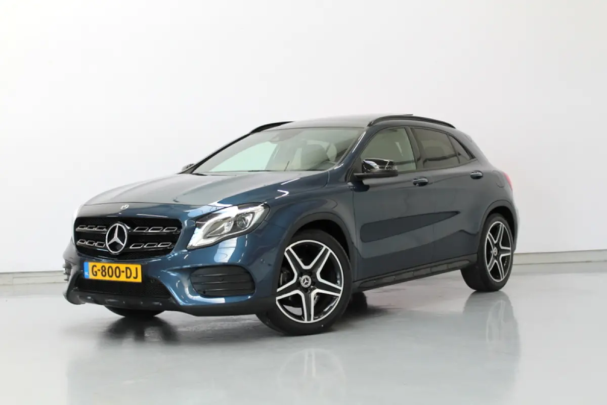 180 Business Solution AMG Night Upgrade 123PK, RIJKLAAR!! AUTOMAAT | PANORAMADAK | LEER/ALCANTARA | CAMERA