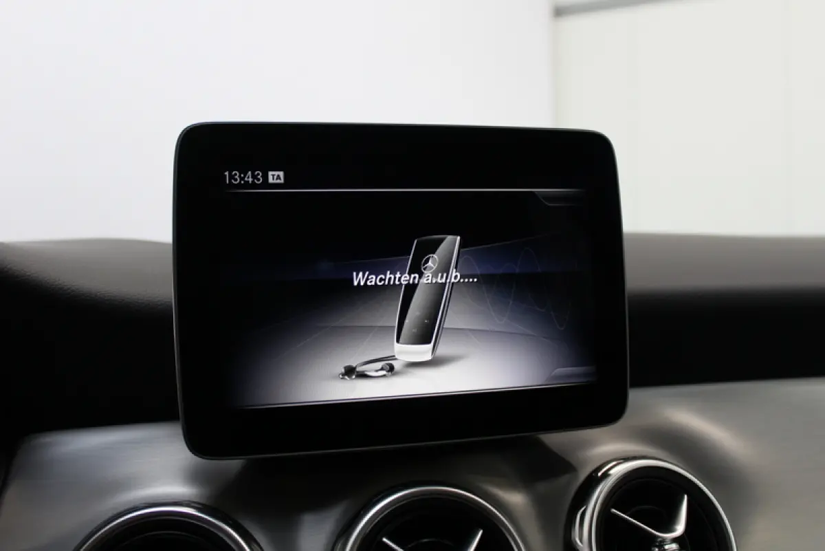 180 Business Solution AMG Night Upgrade 123PK, RIJKLAAR!! AUTOMAAT | PANORAMADAK | LEER/ALCANTARA | CAMERA