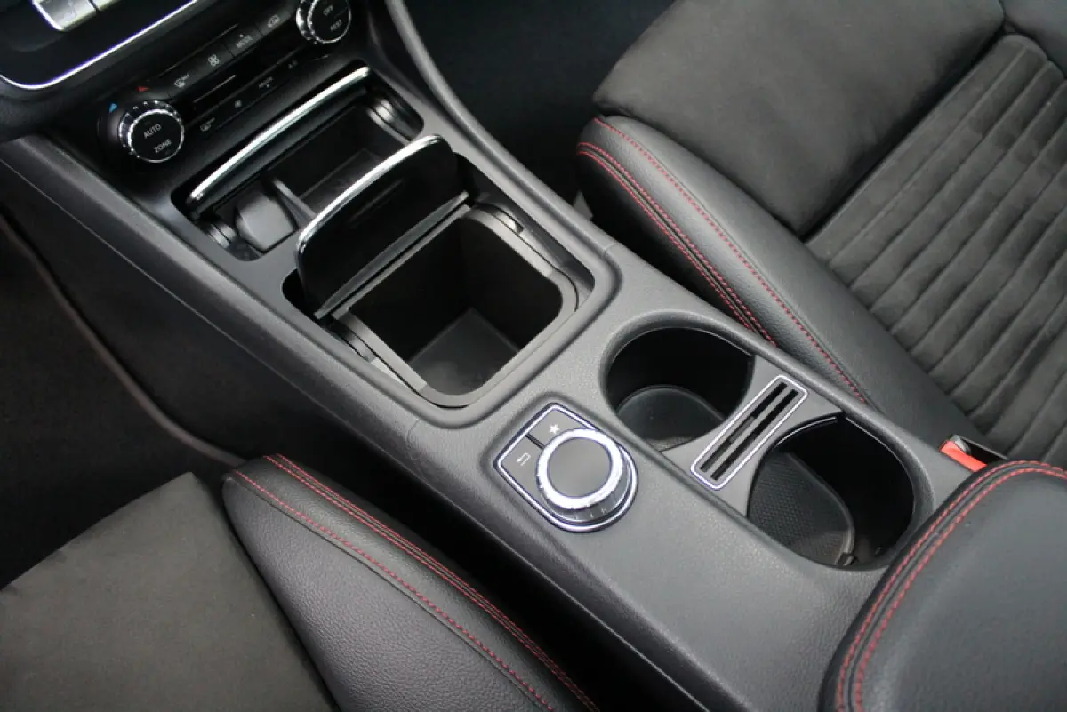 180 Business Solution AMG Night Upgrade 123PK, RIJKLAAR!! AUTOMAAT | PANORAMADAK | LEER/ALCANTARA | CAMERA