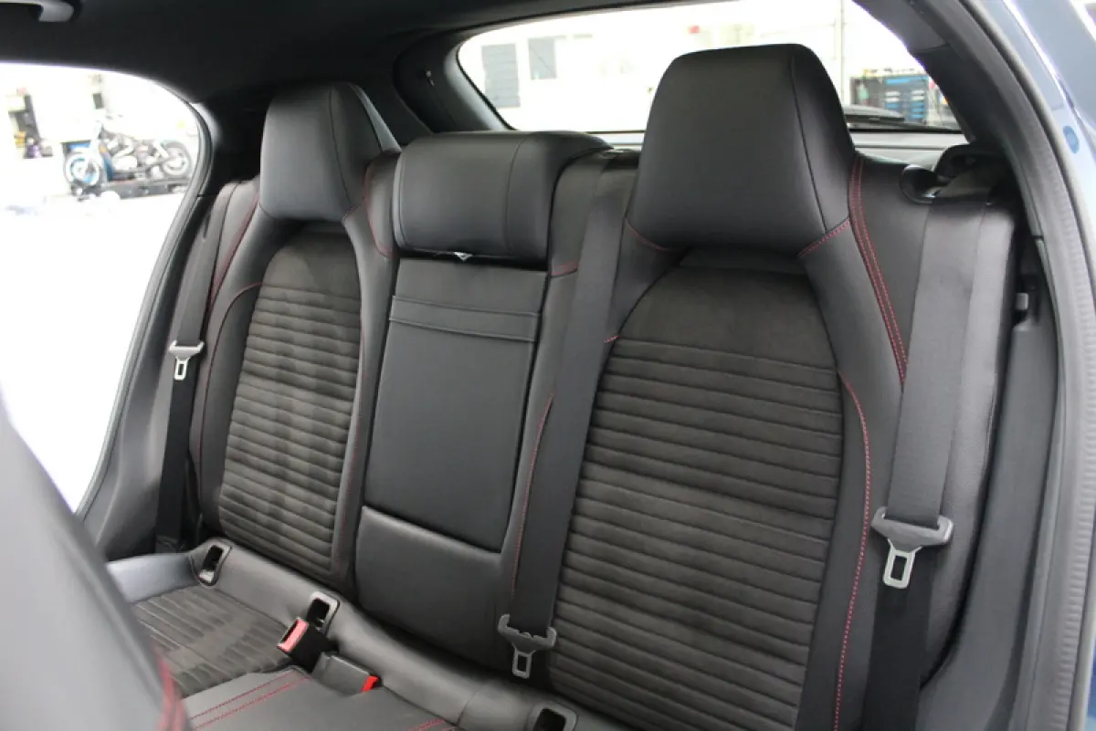 180 Business Solution AMG Night Upgrade 123PK, RIJKLAAR!! AUTOMAAT | PANORAMADAK | LEER/ALCANTARA | CAMERA