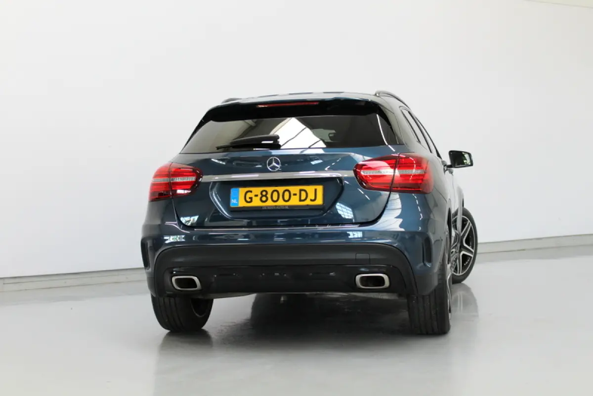 180 Business Solution AMG Night Upgrade 123PK, RIJKLAAR!! AUTOMAAT | PANORAMADAK | LEER/ALCANTARA | CAMERA