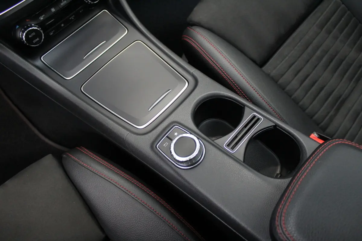 180 Business Solution AMG Night Upgrade 123PK, RIJKLAAR!! AUTOMAAT | PANORAMADAK | LEER/ALCANTARA | CAMERA