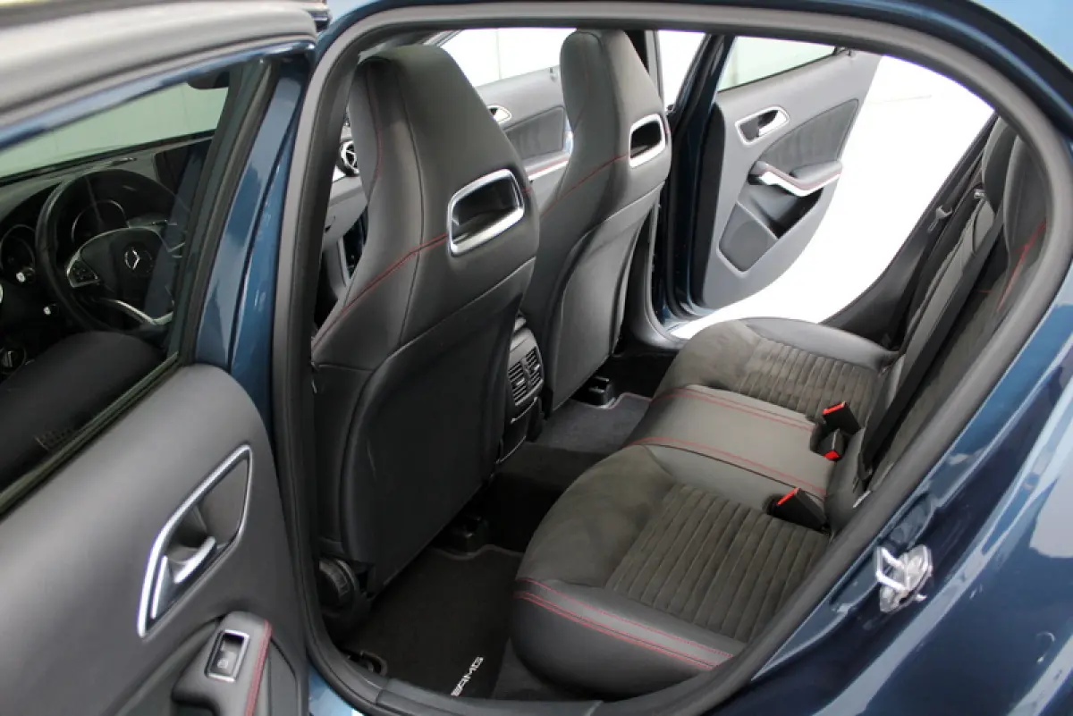 180 Business Solution AMG Night Upgrade 123PK, RIJKLAAR!! AUTOMAAT | PANORAMADAK | LEER/ALCANTARA | CAMERA
