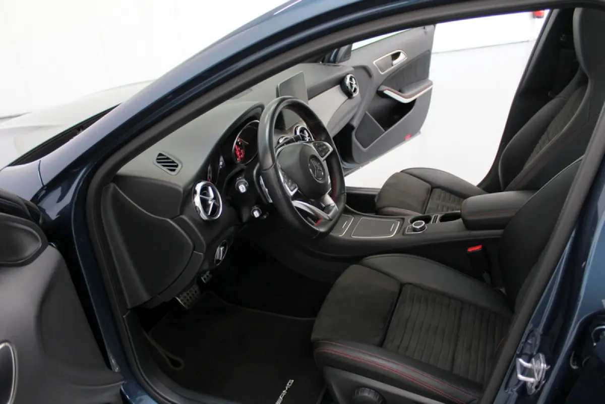 180 Business Solution AMG Night Upgrade 123PK, RIJKLAAR!! AUTOMAAT | PANORAMADAK | LEER/ALCANTARA | CAMERA