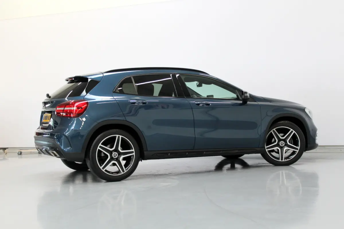 180 Business Solution AMG Night Upgrade 123PK, RIJKLAAR!! AUTOMAAT | PANORAMADAK | LEER/ALCANTARA | CAMERA