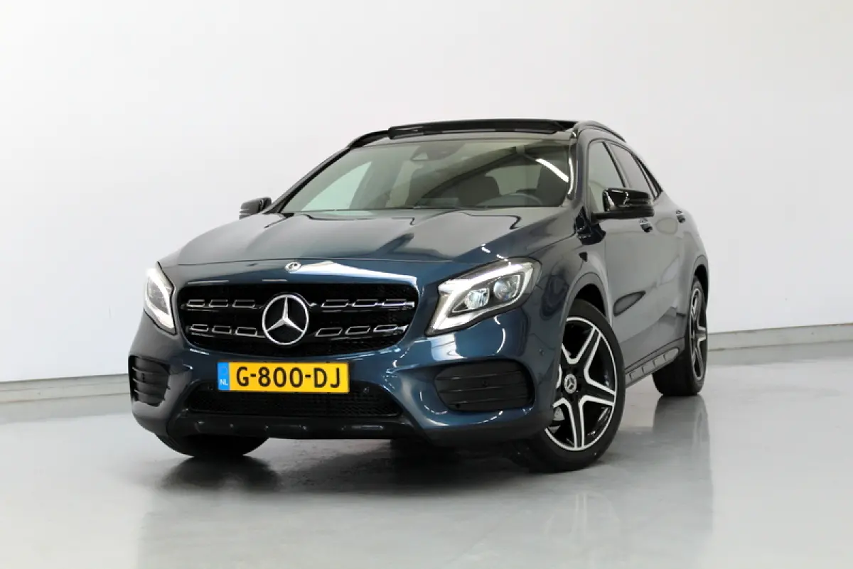 180 Business Solution AMG Night Upgrade 123PK, RIJKLAAR!! AUTOMAAT | PANORAMADAK | LEER/ALCANTARA | CAMERA