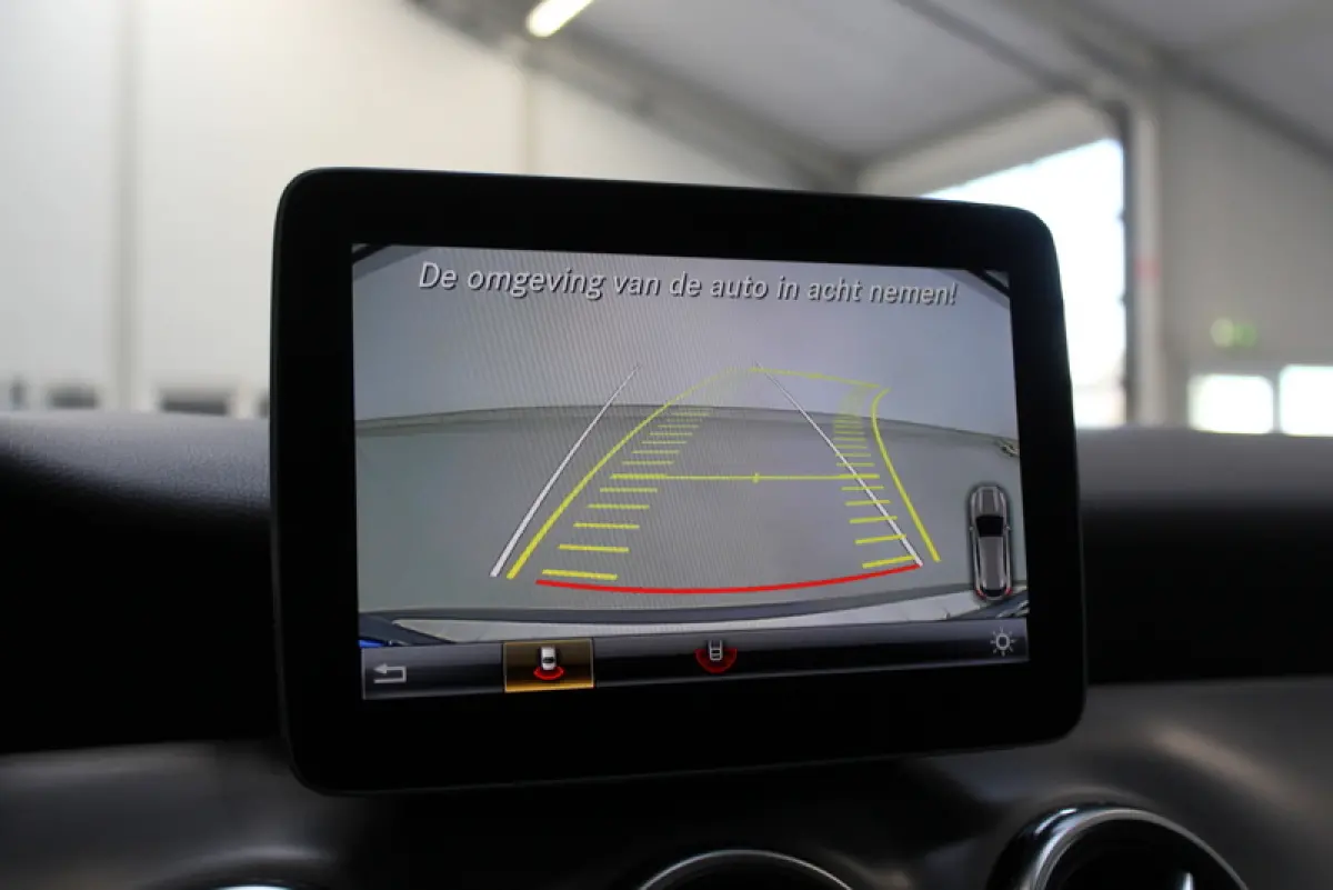 180 Business Solution AMG Night Upgrade 123PK, RIJKLAAR!! AUTOMAAT | PANORAMADAK | LEER/ALCANTARA | CAMERA