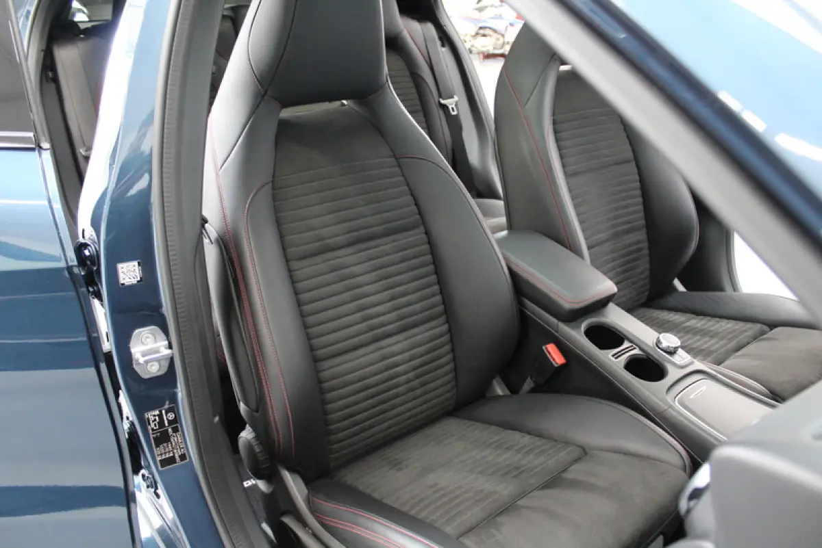 180 Business Solution AMG Night Upgrade 123PK, RIJKLAAR!! AUTOMAAT | PANORAMADAK | LEER/ALCANTARA | CAMERA