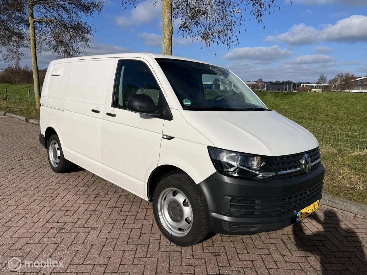 Volkswagen Transporter 2017 Benzine Handgeschakeld leasen