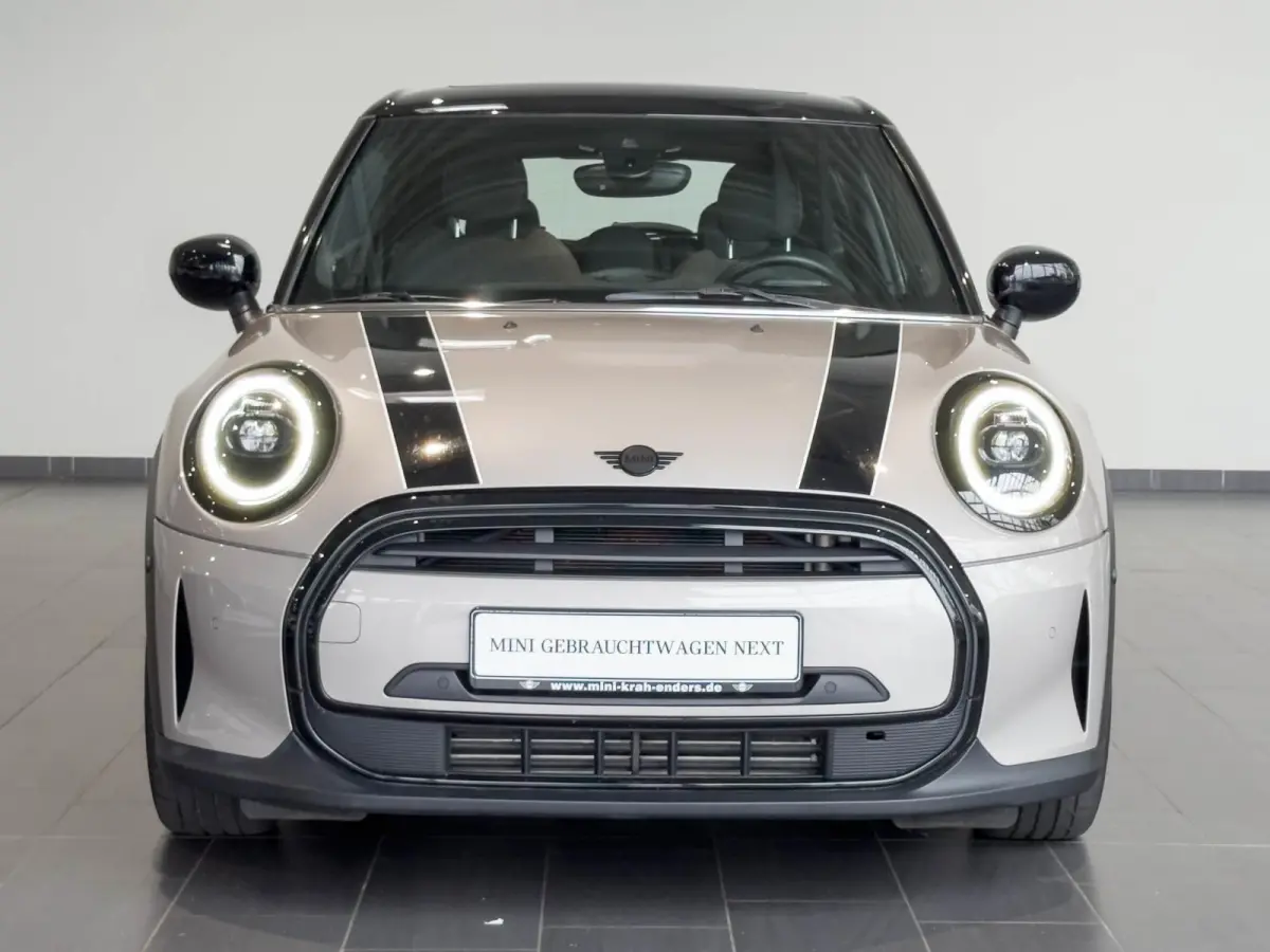 1.5 Steptr.Aut.-7 ** LED, NAVI+, PANORAMA, HuD, HALF-LEDER, KEYLESS, CAMERA ** 1e EIG - UNFALLFREI ** ** INFORMEER OOK NAAR ONZE AANTREKKELIJKE FINANCIAL-LEASE TARIEVEN **