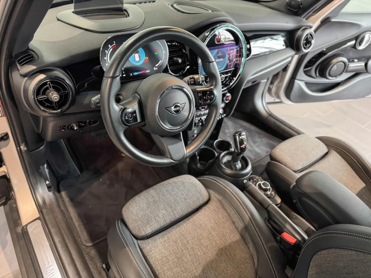1.5 Steptr.Aut.-7 ** LED, NAVI+, PANORAMA, HuD, HALF-LEDER, KEYLESS, CAMERA ** 1e EIG - UNFALLFREI ** ** INFORMEER OOK NAAR ONZE AANTREKKELIJKE FINANCIAL-LEASE TARIEVEN **
