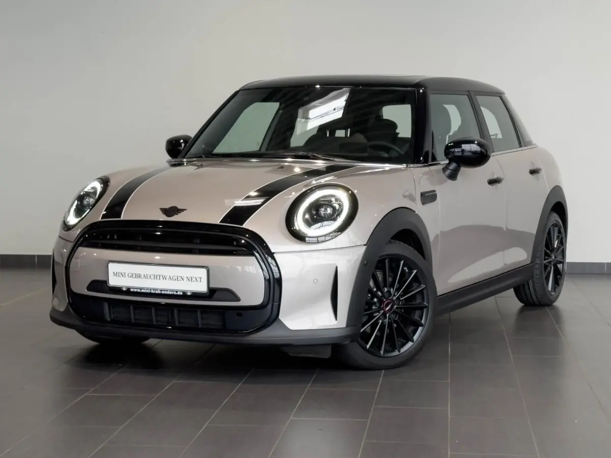 1.5 Steptr.Aut.-7 ** LED, NAVI+, PANORAMA, HuD, HALF-LEDER, KEYLESS, CAMERA ** 1e EIG - UNFALLFREI ** ** INFORMEER OOK NAAR ONZE AANTREKKELIJKE FINANCIAL-LEASE TARIEVEN **