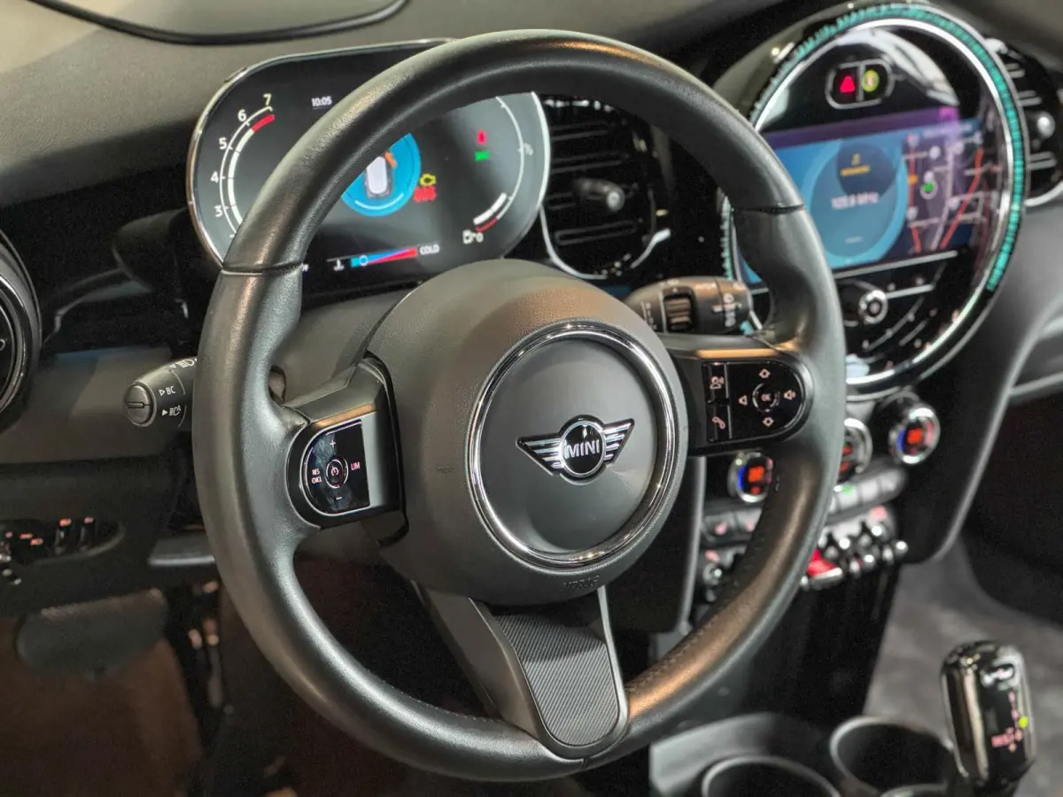 1.5 Steptr.Aut.-7 ** LED, NAVI+, PANORAMA, HuD, HALF-LEDER, KEYLESS, CAMERA ** 1e EIG - UNFALLFREI ** ** INFORMEER OOK NAAR ONZE AANTREKKELIJKE FINANCIAL-LEASE TARIEVEN **