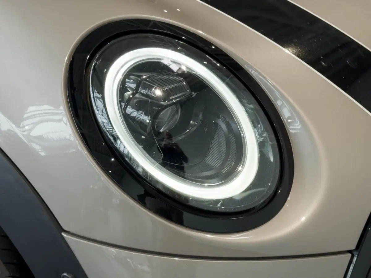 1.5 Steptr.Aut.-7 ** LED, NAVI+, PANORAMA, HuD, HALF-LEDER, KEYLESS, CAMERA ** 1e EIG - UNFALLFREI ** ** INFORMEER OOK NAAR ONZE AANTREKKELIJKE FINANCIAL-LEASE TARIEVEN **