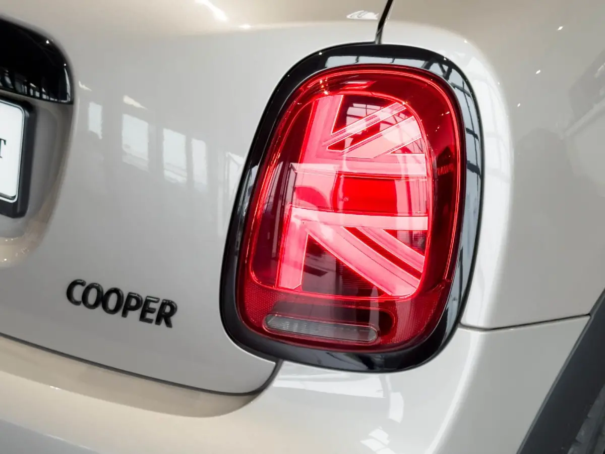 1.5 Steptr.Aut.-7 ** LED, NAVI+, PANORAMA, HuD, HALF-LEDER, KEYLESS, CAMERA ** 1e EIG - UNFALLFREI ** ** INFORMEER OOK NAAR ONZE AANTREKKELIJKE FINANCIAL-LEASE TARIEVEN **