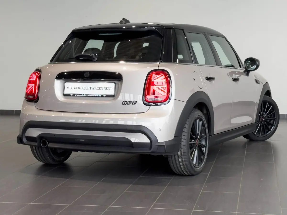 1.5 Steptr.Aut.-7 ** LED, NAVI+, PANORAMA, HuD, HALF-LEDER, KEYLESS, CAMERA ** 1e EIG - UNFALLFREI ** ** INFORMEER OOK NAAR ONZE AANTREKKELIJKE FINANCIAL-LEASE TARIEVEN **