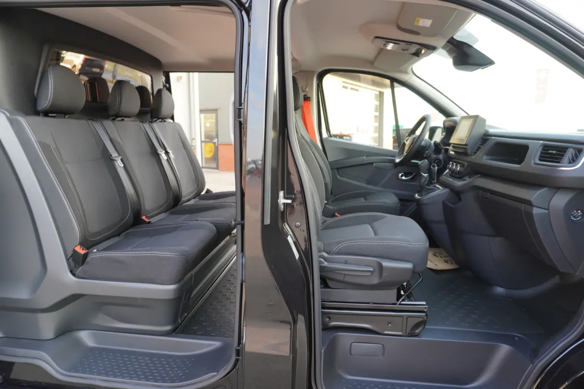 2.0 Bleu dCi EDC 170PK L2H1 Red Edition DubbelCabine Automaat Nr. V079 |  Climate | Navi | Camera | Schuifdeur L/R