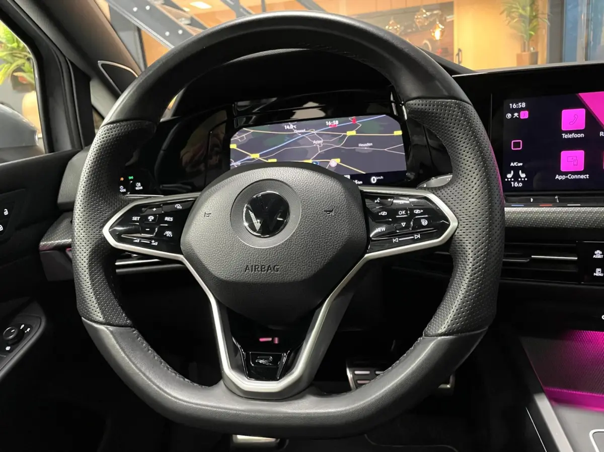 1.5 eTSI 2x R-Line/ Cam/ IQ LED/ Pano/ Harman/Kardon