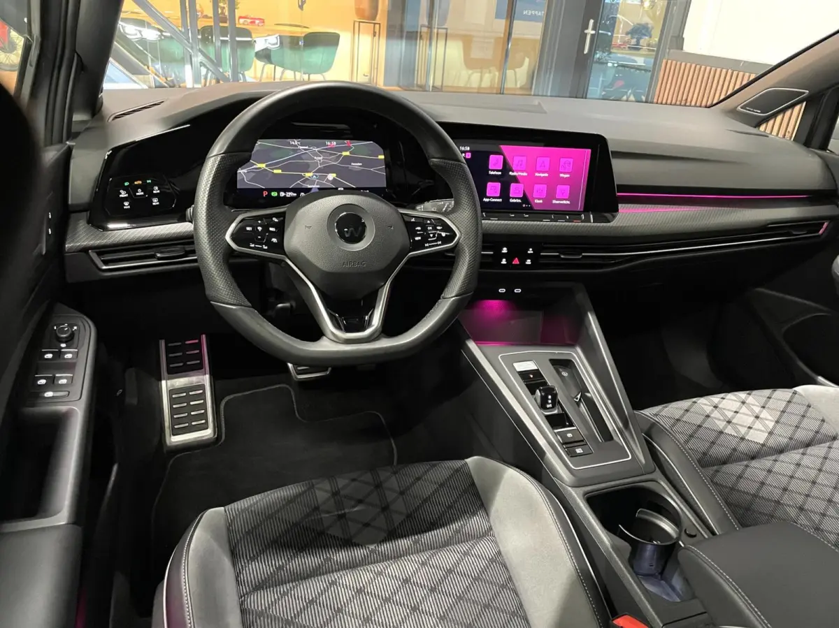 1.5 eTSI 2x R-Line/ Cam/ IQ LED/ Pano/ Harman/Kardon