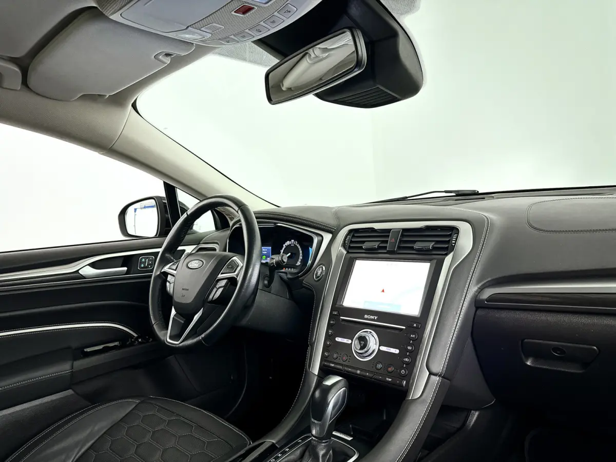 2.0 IVCT HEV Vignale | Parkeercamera | Stoelverwarming | Stoelventilatie | Massage | Voorruit verwarmbaar