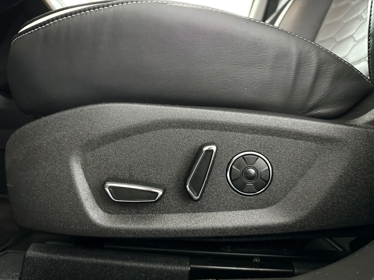 2.0 IVCT HEV Vignale | Parkeercamera | Stoelverwarming | Stoelventilatie | Massage | Voorruit verwarmbaar