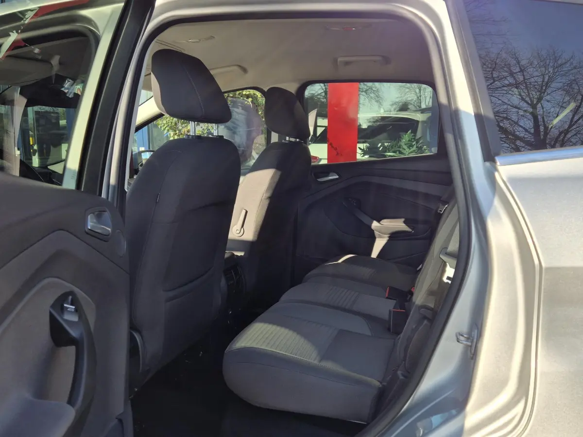 1.0 Titanium 125PK | Navigatie | Parkeersensoren + Camera | Stuur + Stoelverwarming | 17 inch | Climate Control