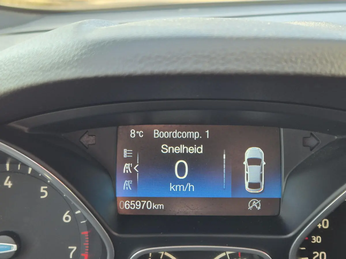 1.0 Titanium 125PK | Navigatie | Parkeersensoren + Camera | Stuur + Stoelverwarming | 17 inch | Climate Control