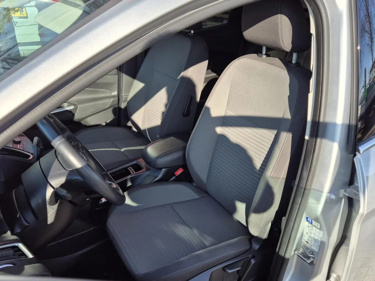 1.0 Titanium 125PK | Navigatie | Parkeersensoren + Camera | Stuur + Stoelverwarming | 17 inch | Climate Control