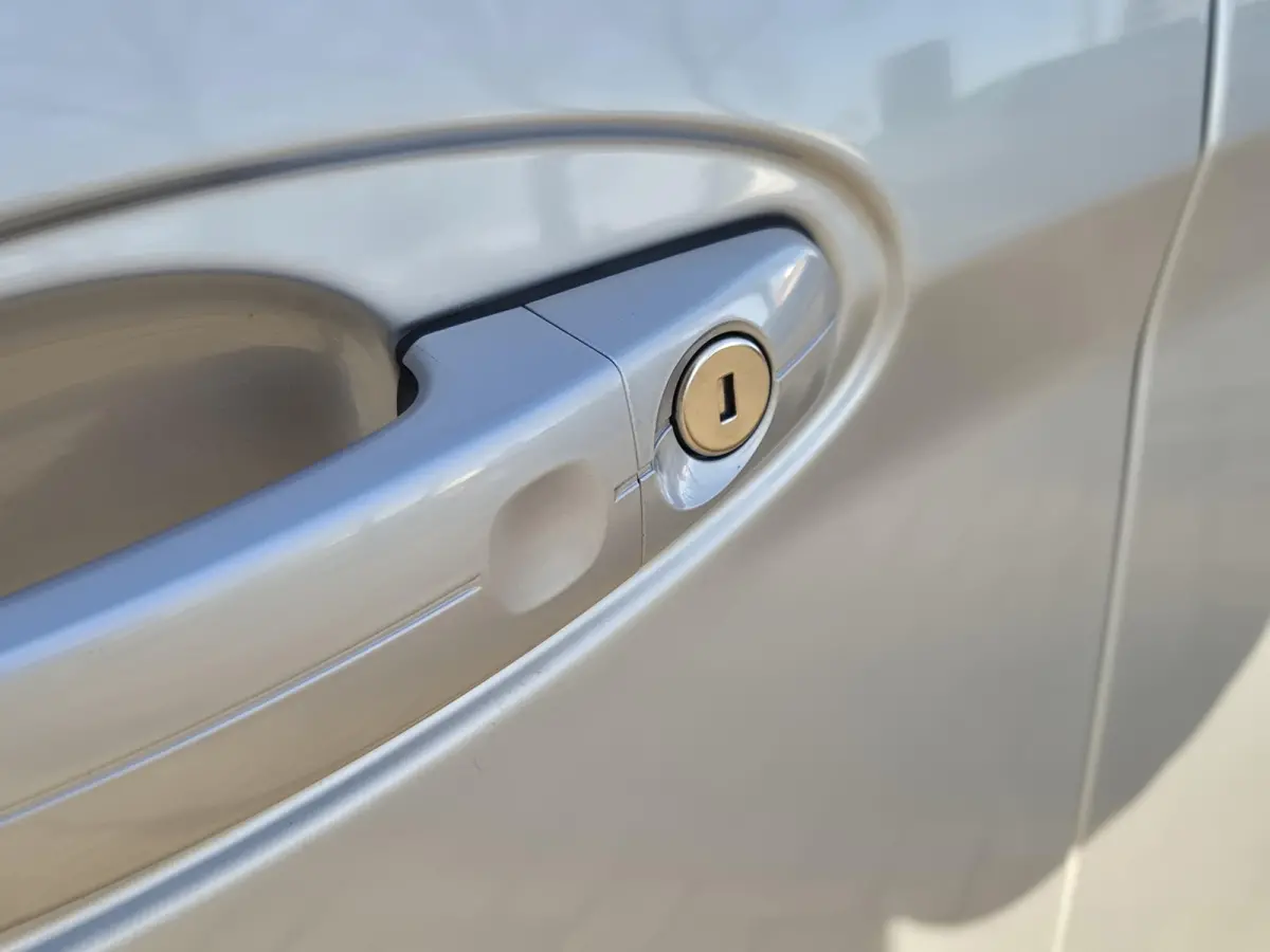 1.0 Titanium 125PK | Navigatie | Parkeersensoren + Camera | Stuur + Stoelverwarming | 17 inch | Climate Control
