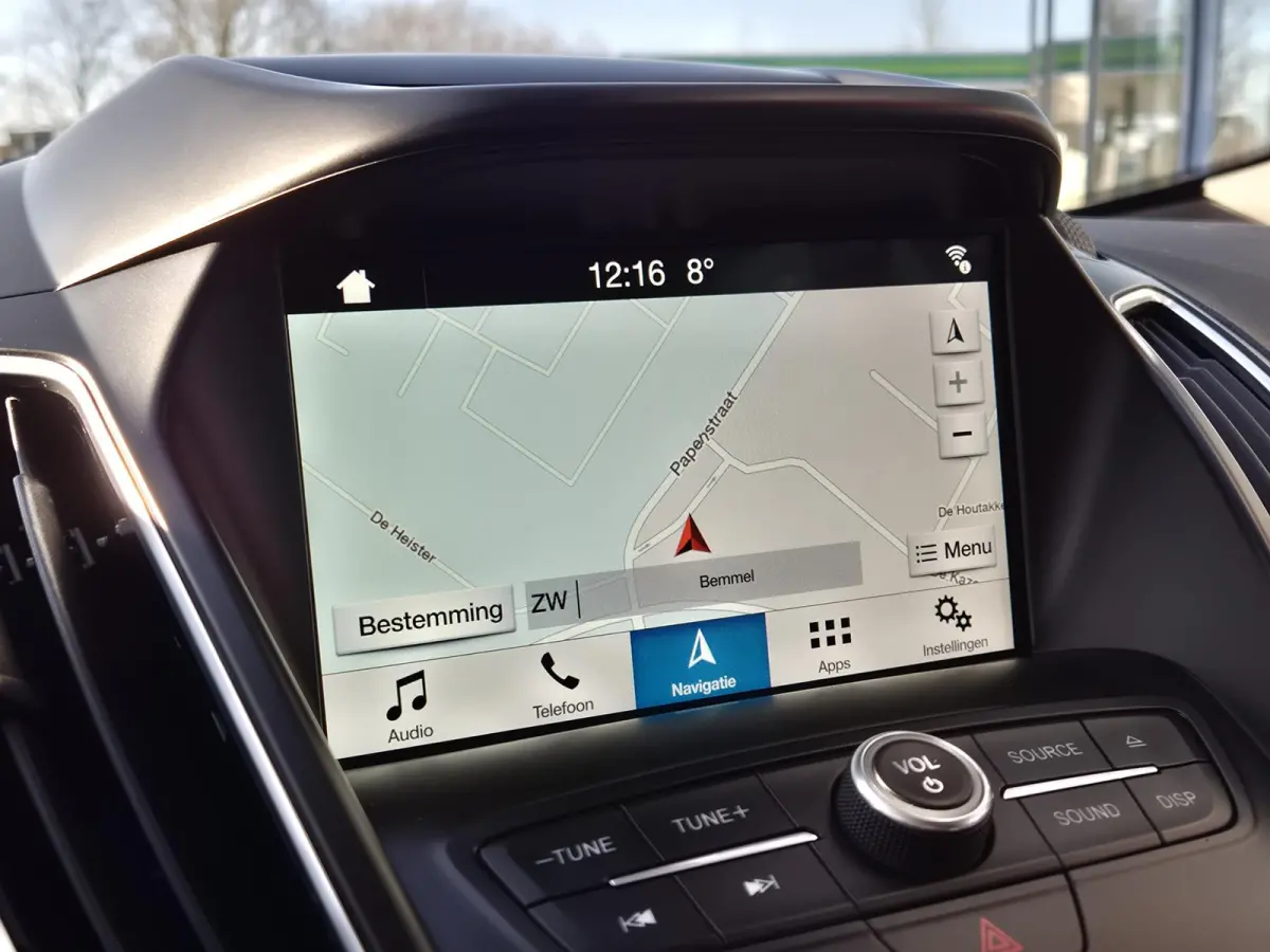1.0 Titanium 125PK | Navigatie | Parkeersensoren + Camera | Stuur + Stoelverwarming | 17 inch | Climate Control