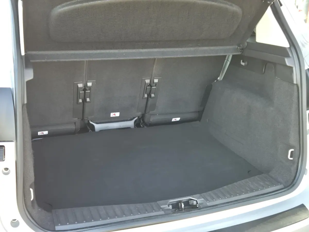 1.0 Titanium 125PK | Navigatie | Parkeersensoren + Camera | Stuur + Stoelverwarming | 17 inch | Climate Control