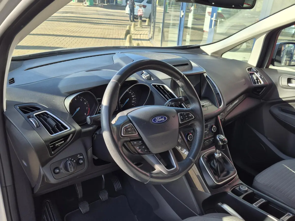 1.0 Titanium 125PK | Navigatie | Parkeersensoren + Camera | Stuur + Stoelverwarming | 17 inch | Climate Control