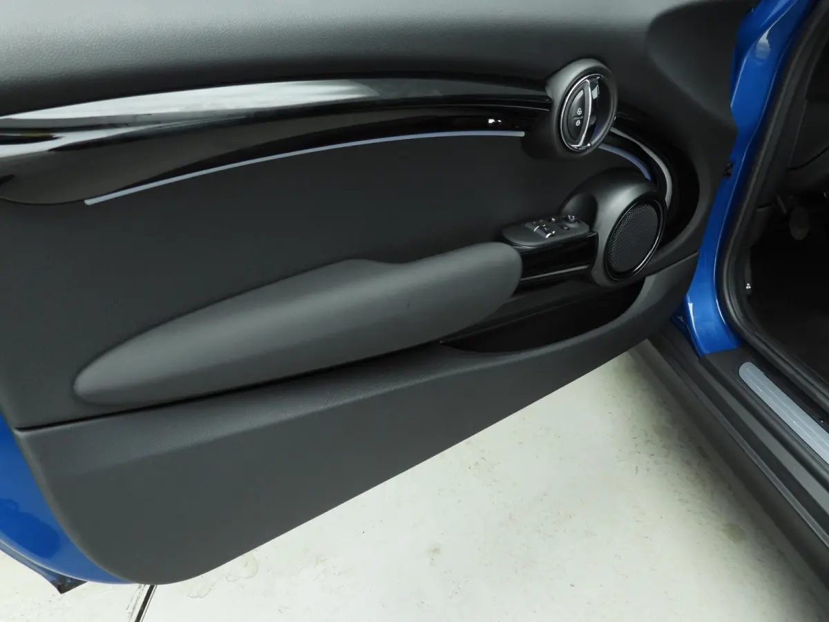 One Sportstoelen / Climate / Cruise / LED / PDC / ISOFIX / Alu wielen black