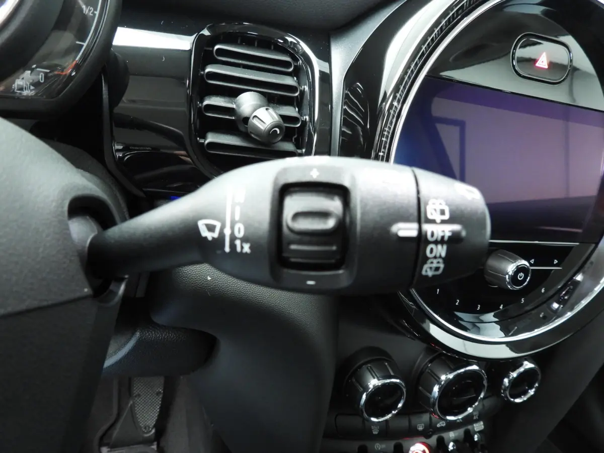 One Sportstoelen / Climate / Cruise / LED / PDC / ISOFIX / Alu wielen black