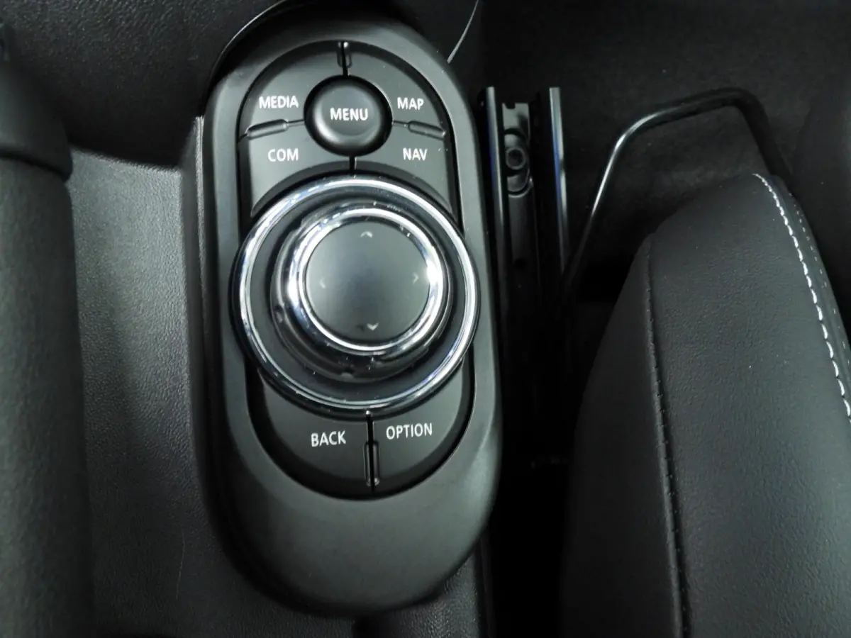 One Sportstoelen / Climate / Cruise / LED / PDC / ISOFIX / Alu wielen black