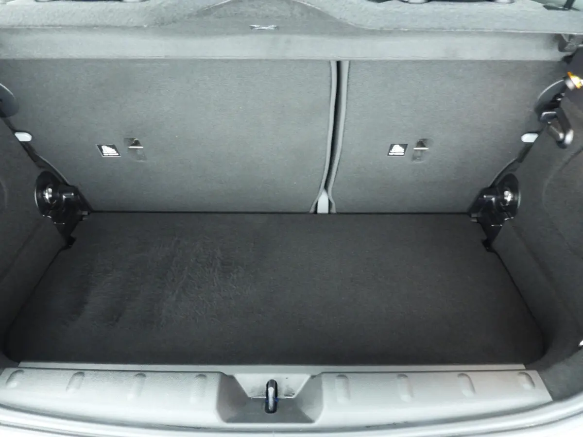 One Sportstoelen / Climate / Cruise / LED / PDC / ISOFIX / Alu wielen black