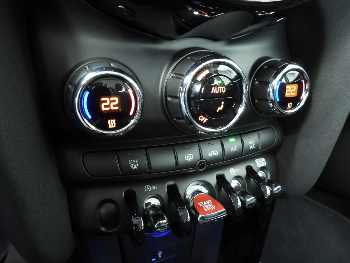 One Sportstoelen / Climate / Cruise / LED / PDC / ISOFIX / Alu wielen black